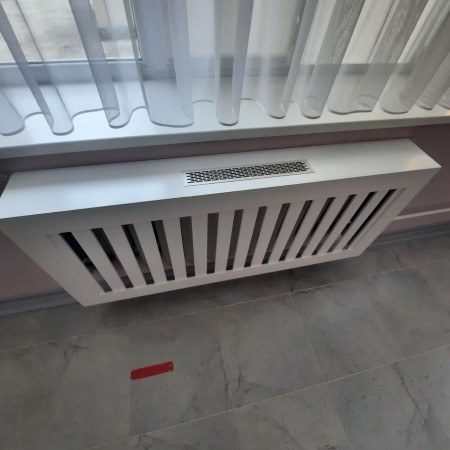 Декоративный экран для радиаторов детского сада 